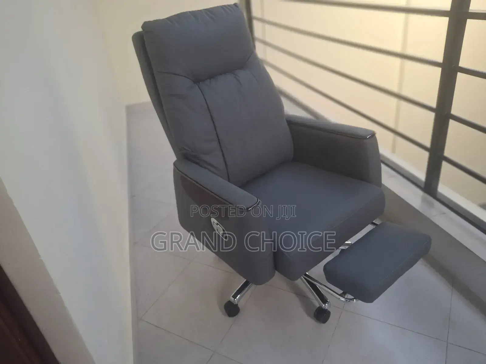 Executive Office Chair With Footrest