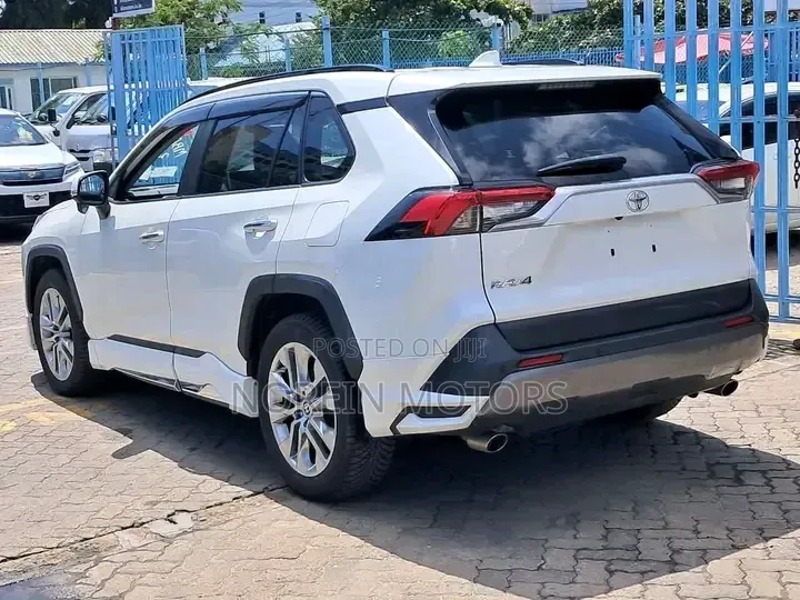 Toyota RAV4 2019 Pearl
