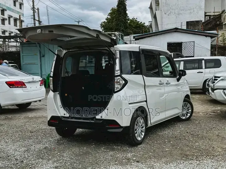 Toyota Tank 2019 White