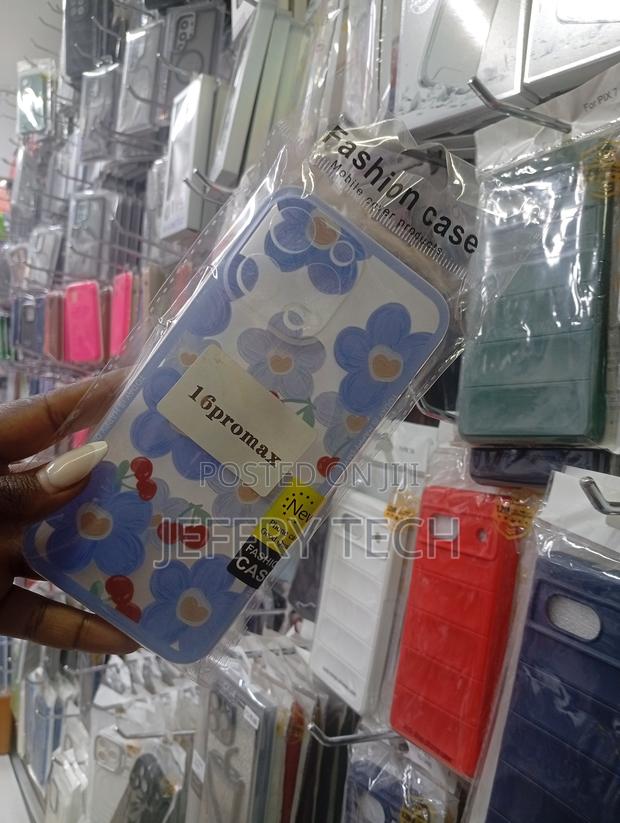 Floral-Themed Protective Case Designed for the iPhone 16 Pro Max. - thumbnail 2