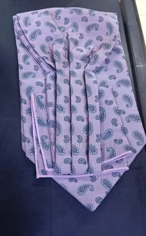 Cravat Tie With a Matching Pocket Square