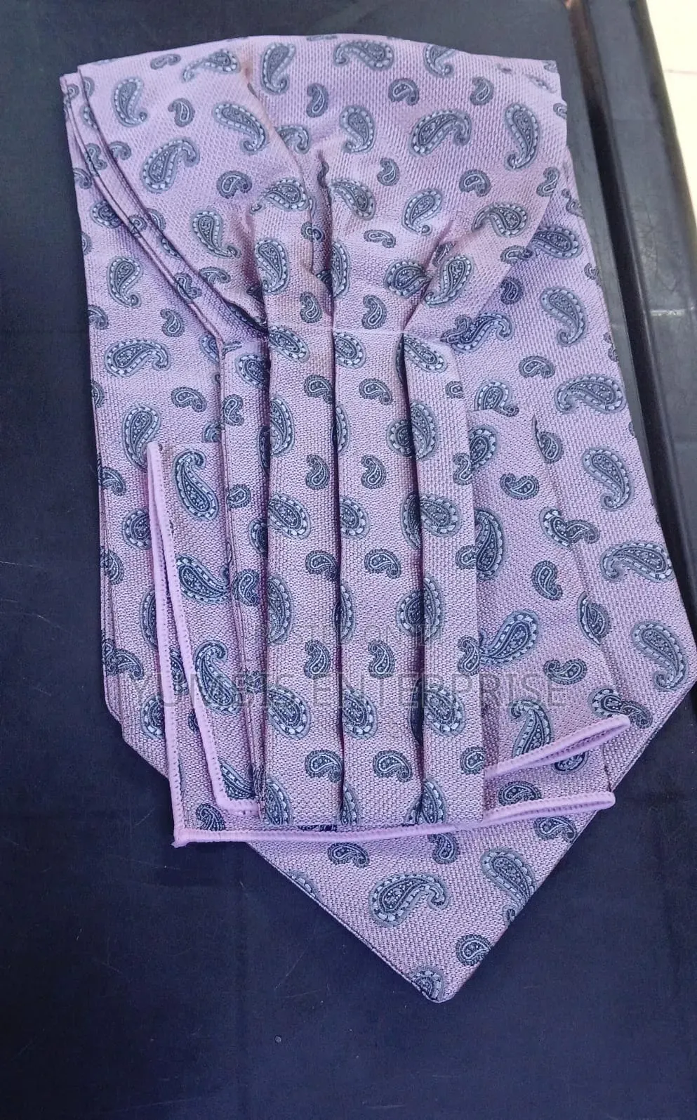 Cravat Tie With a Matching Pocket Square
