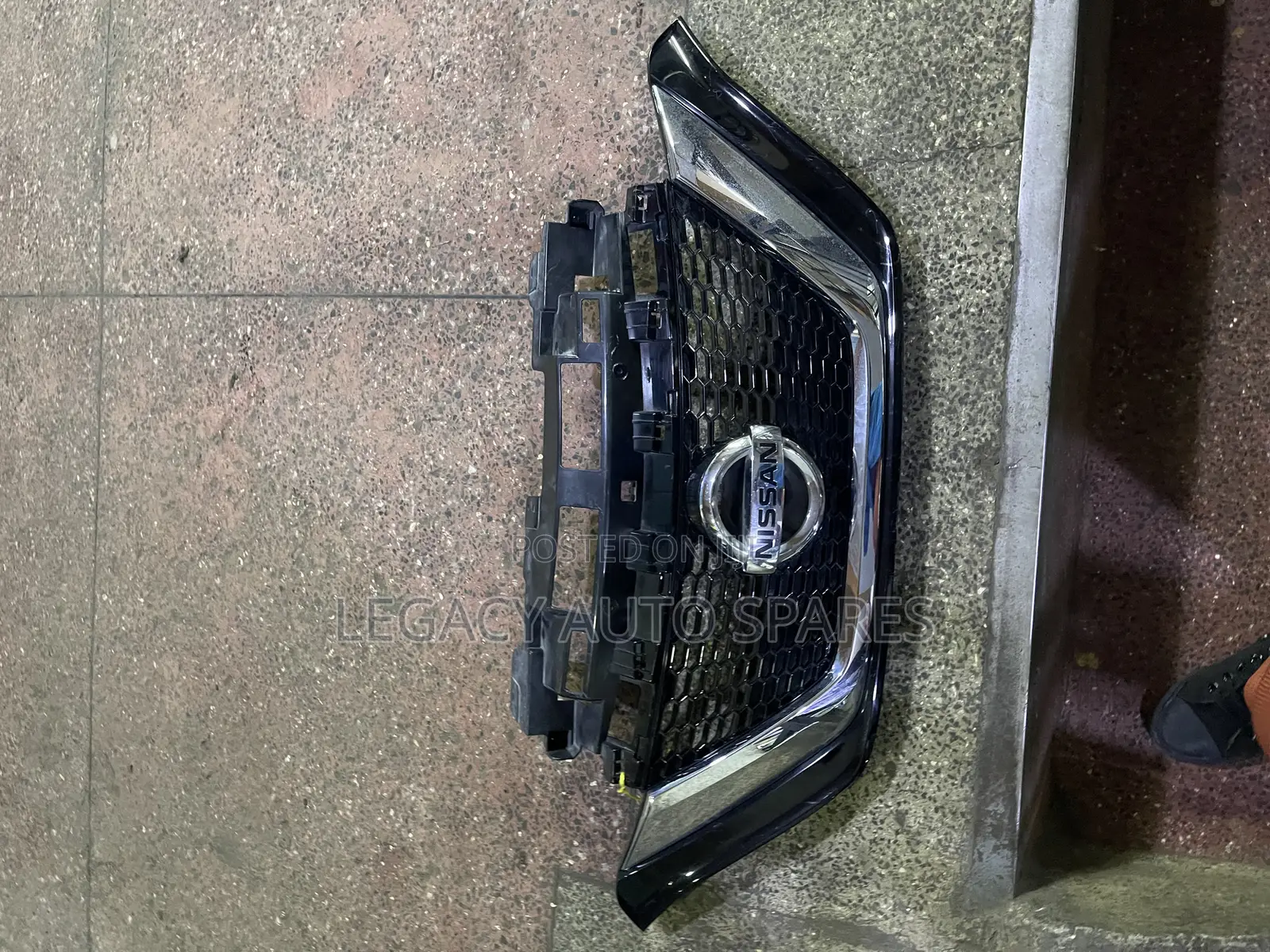 Nissan Note 2015 Front Grille