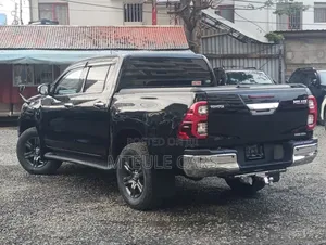 Toyota Hilux 2021 Black