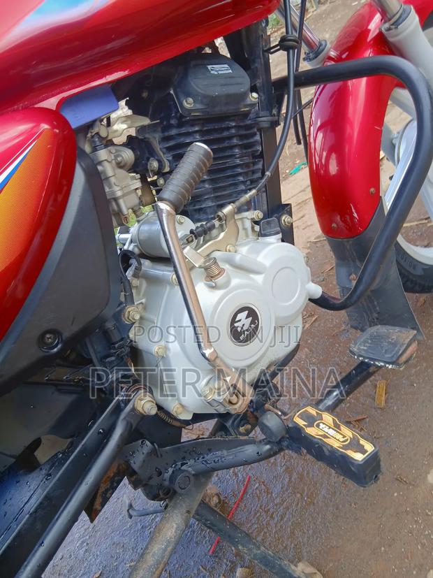 Bajaj Boxer 125 2026 Red