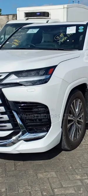 Lexus LX 600 2022 White