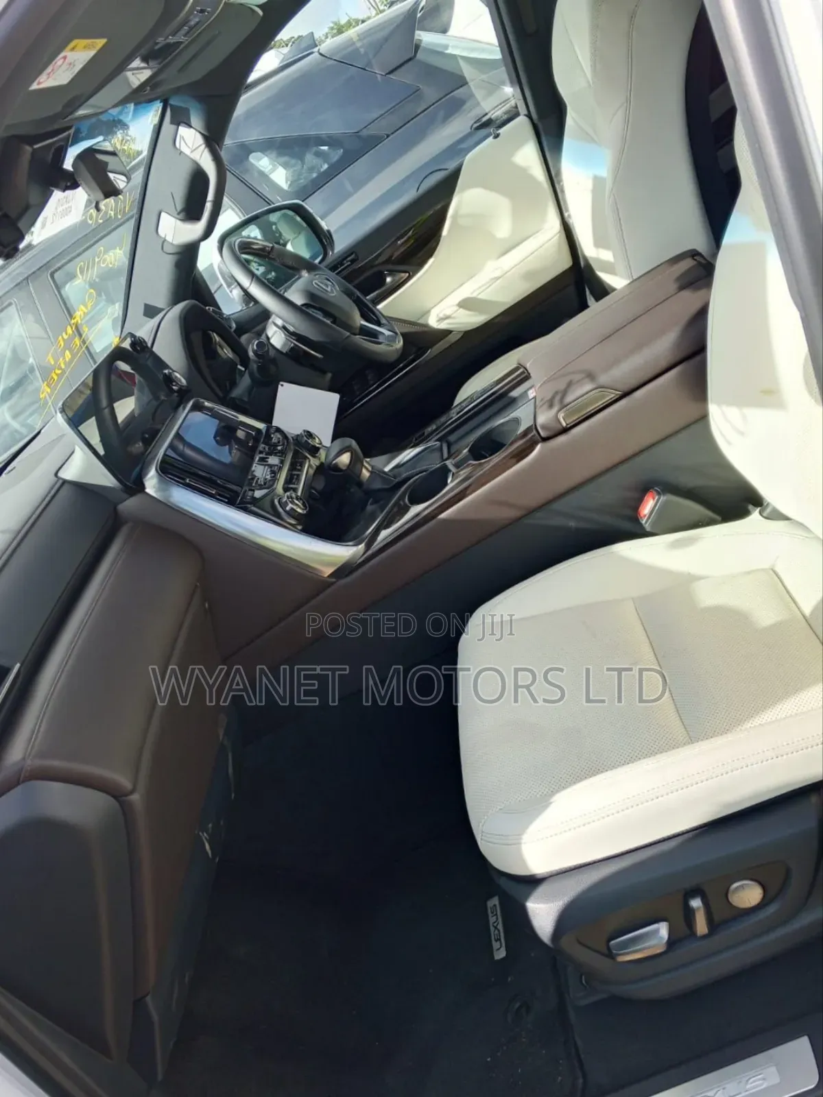 Lexus LX 600 2022 White