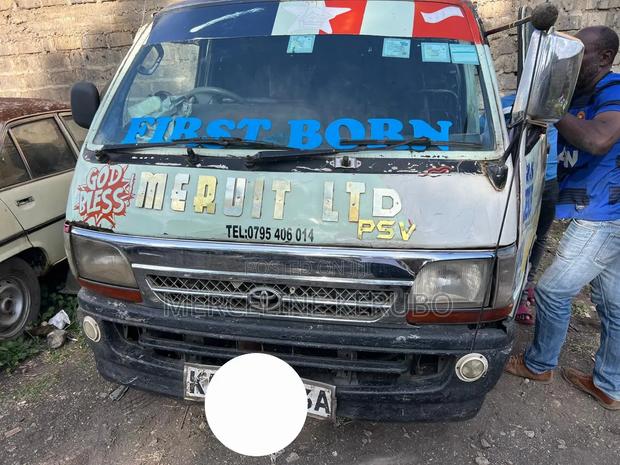 Toyota HiAce 2000 White