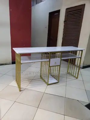 Manicure Table