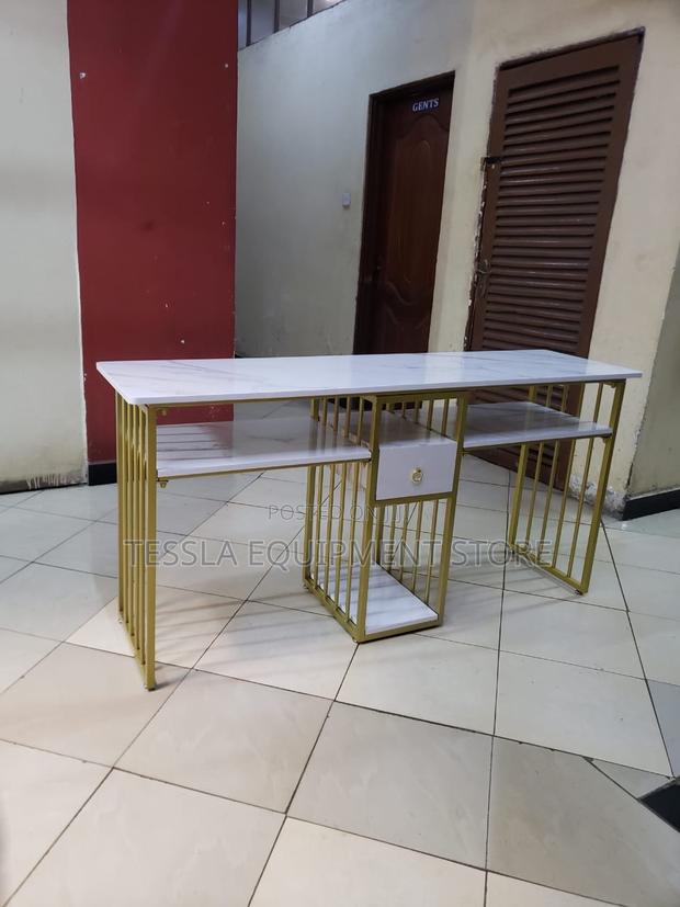 Manicure Table