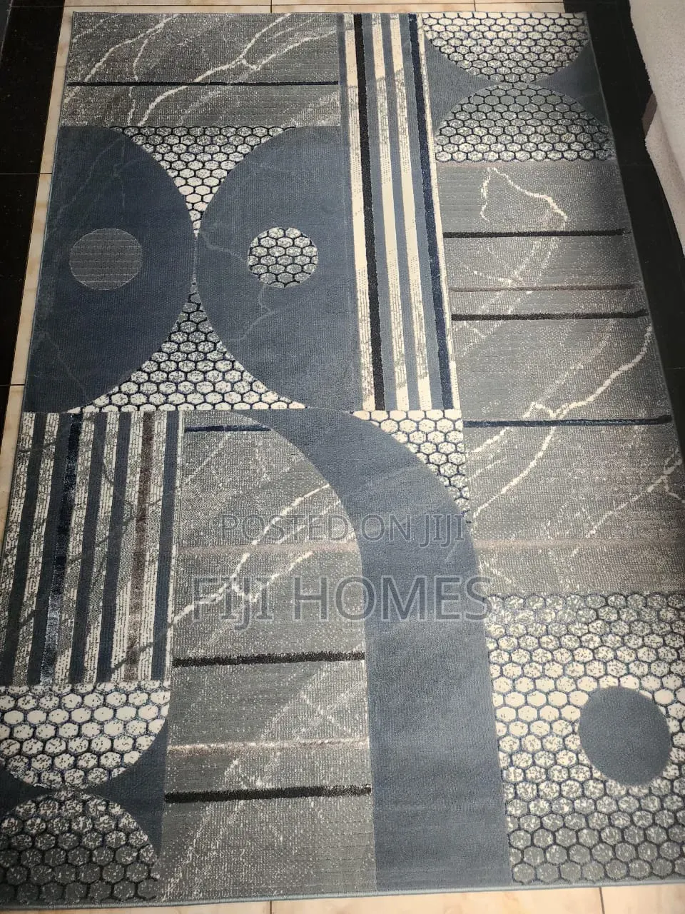 Boutique Turkish Carpet - Size 5 by 8 Ft