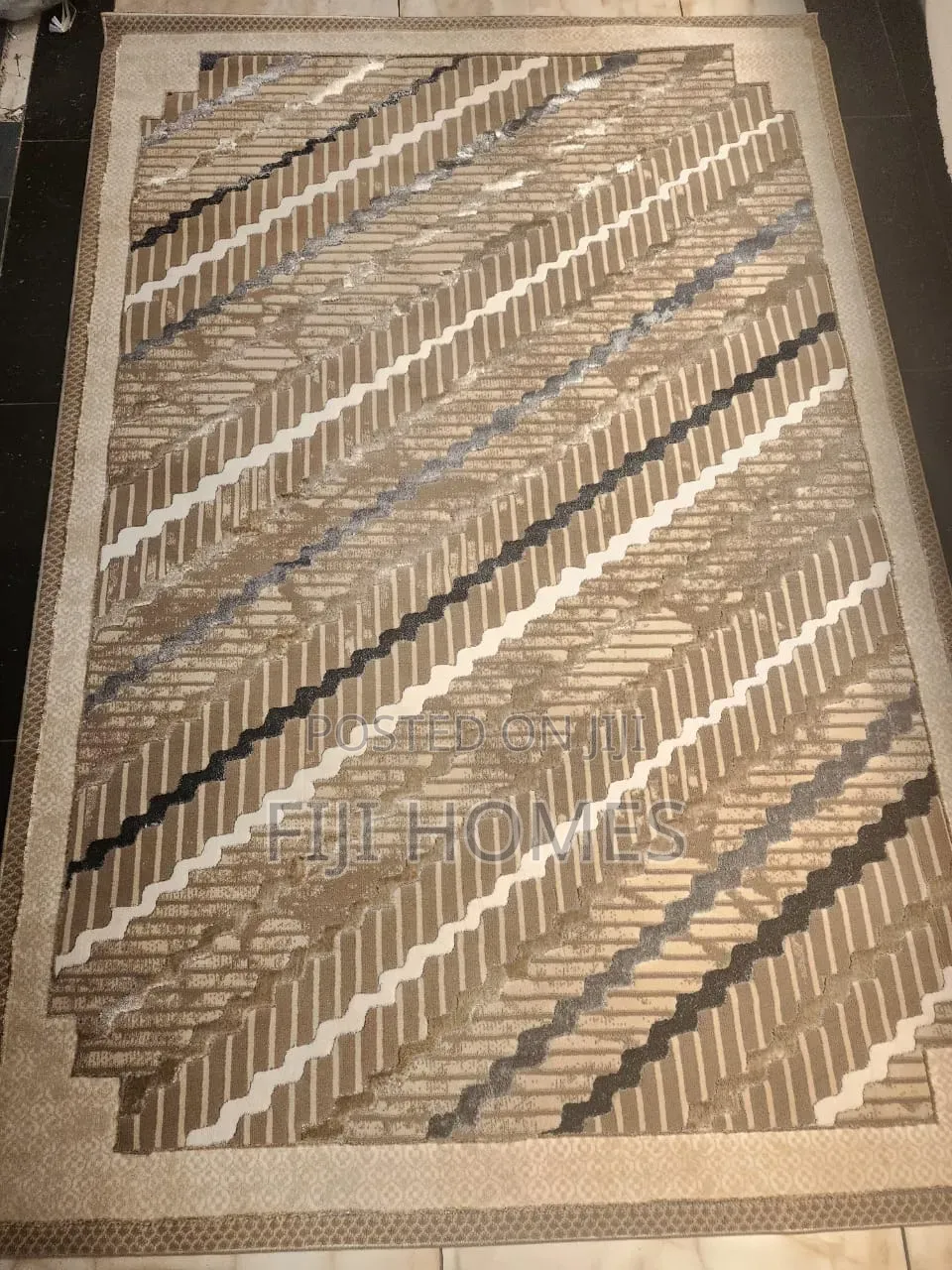 Boutique Turkish Carpet - Size 5 by 8 Ft