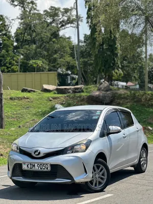 Toyota Vitz 2016 Silver