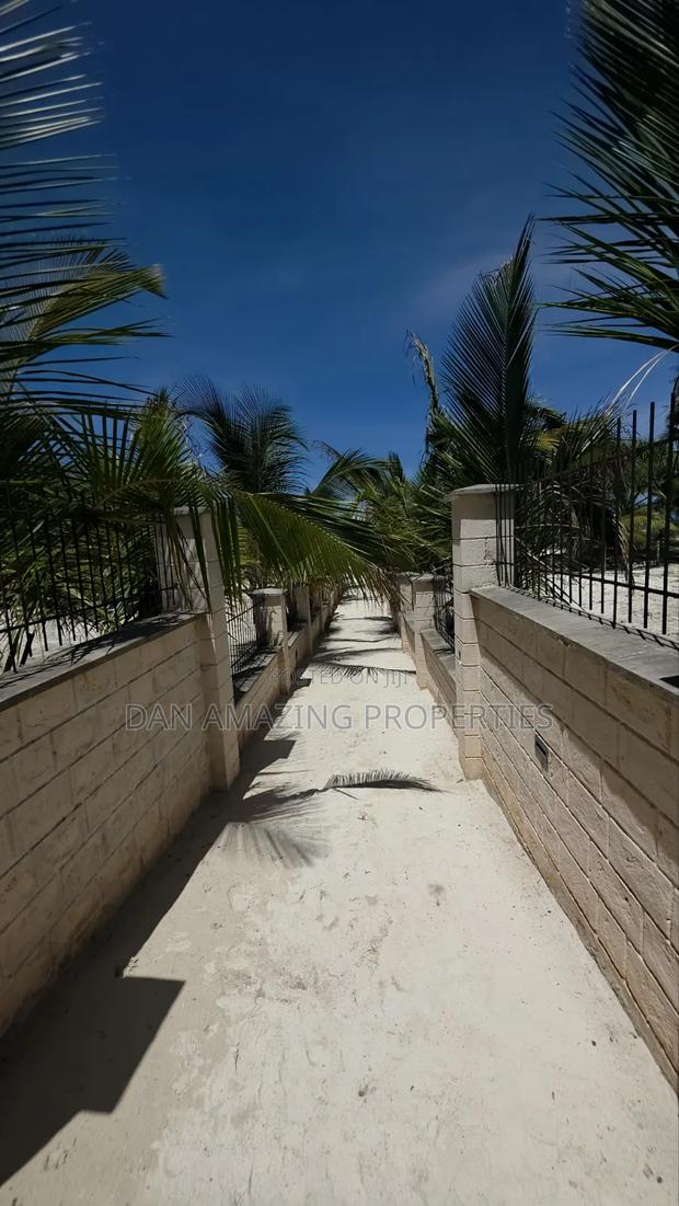 Fully Serviced 1/4 Acre Beach Plot for Sale Diani Galu Kinondo - thumbnail 7