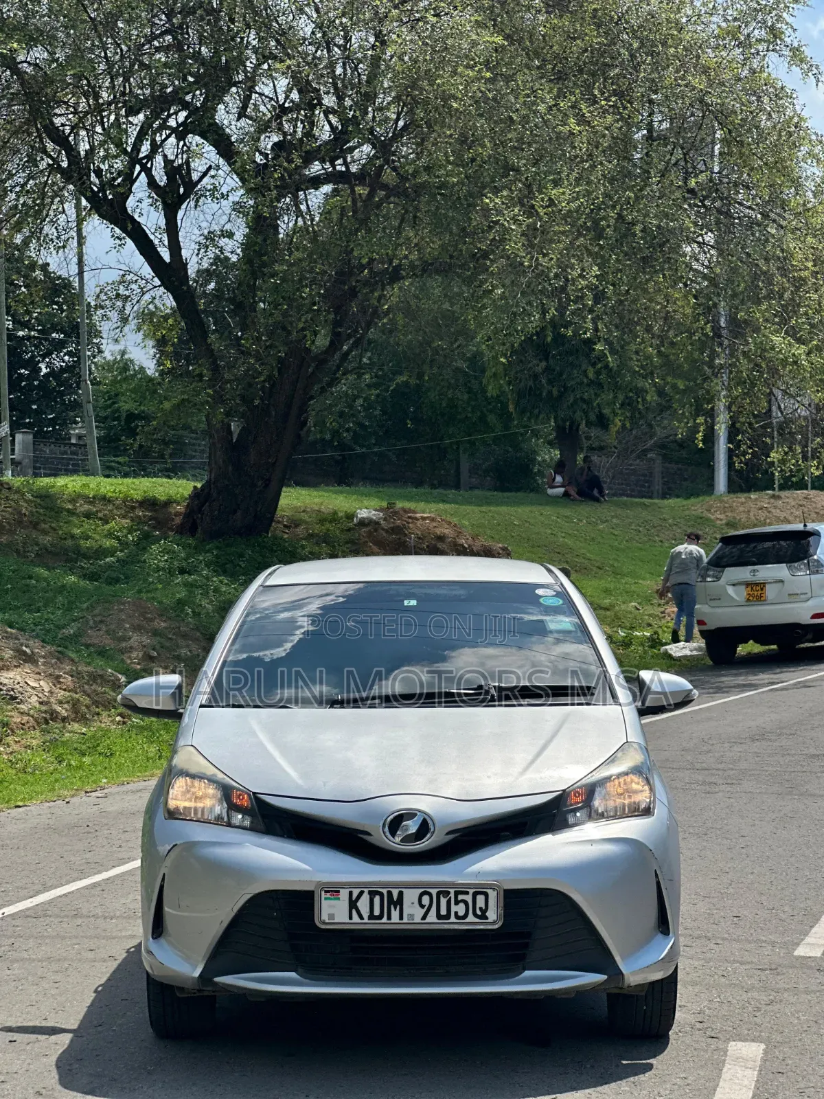 Toyota Vitz 2016 Silver