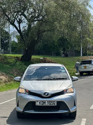 Toyota Vitz 2016 Silver