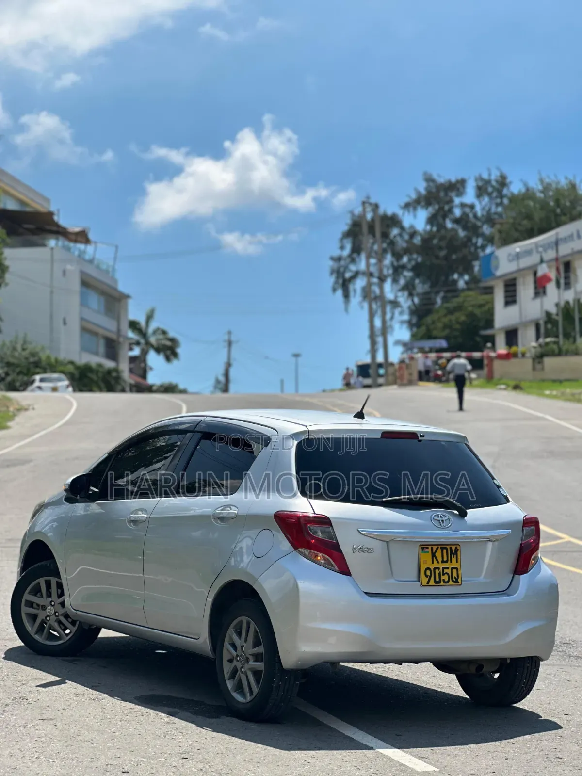 Toyota Vitz 2016 Silver