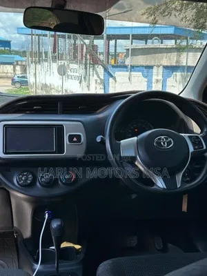 Toyota Vitz 2016 Silver