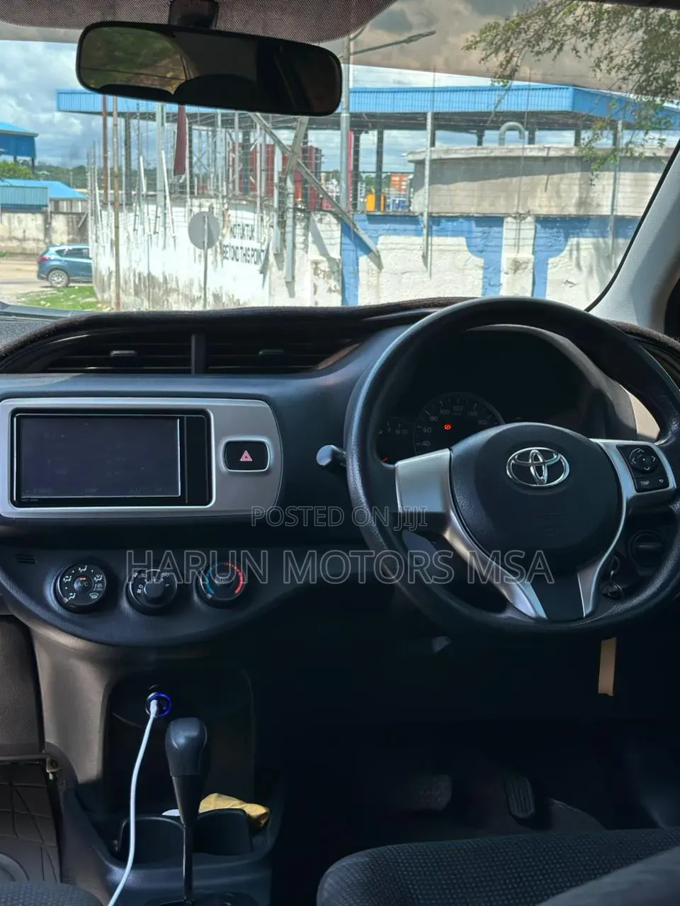 Toyota Vitz 2016 Silver