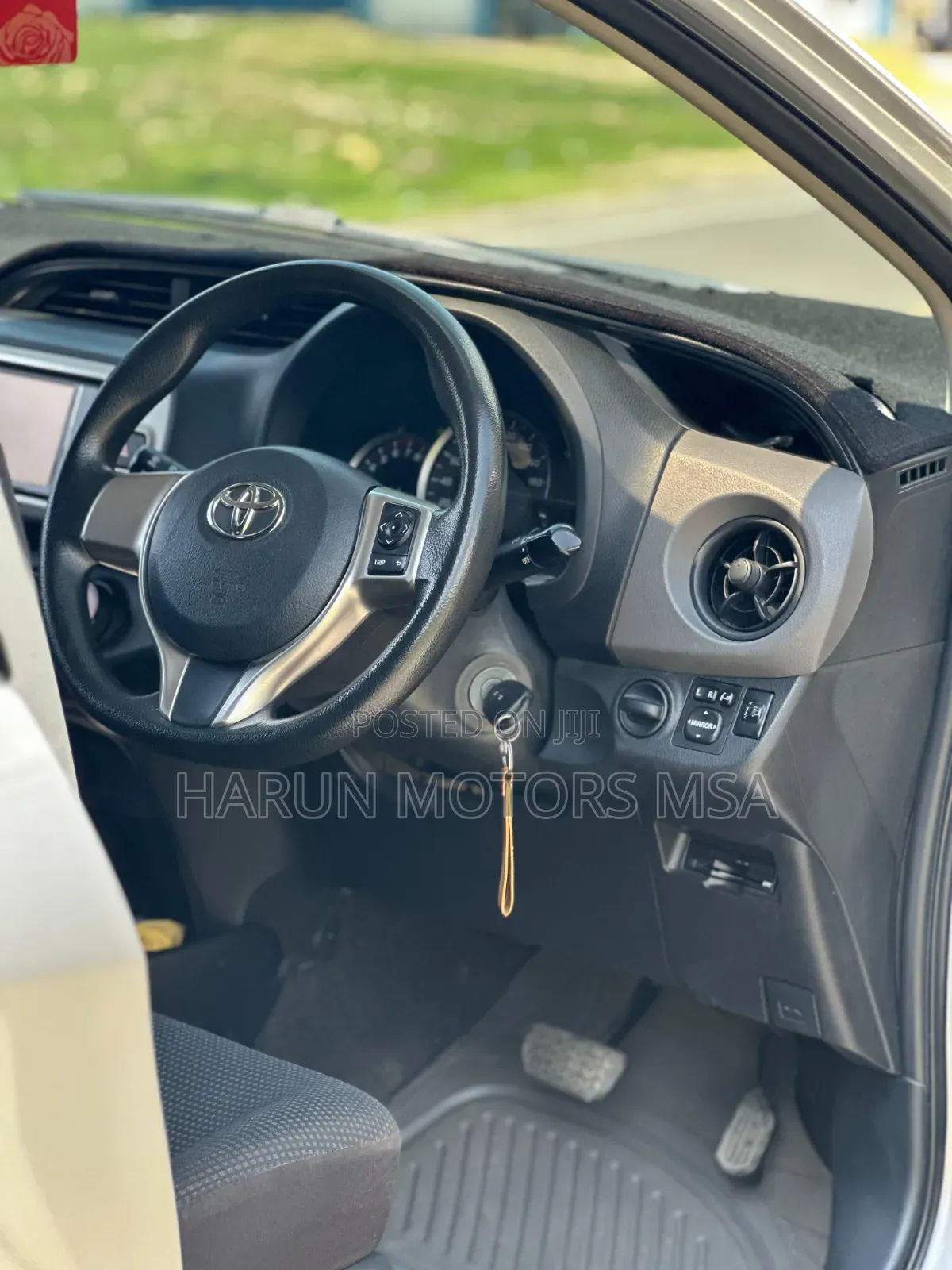 Toyota Vitz 2016 Silver