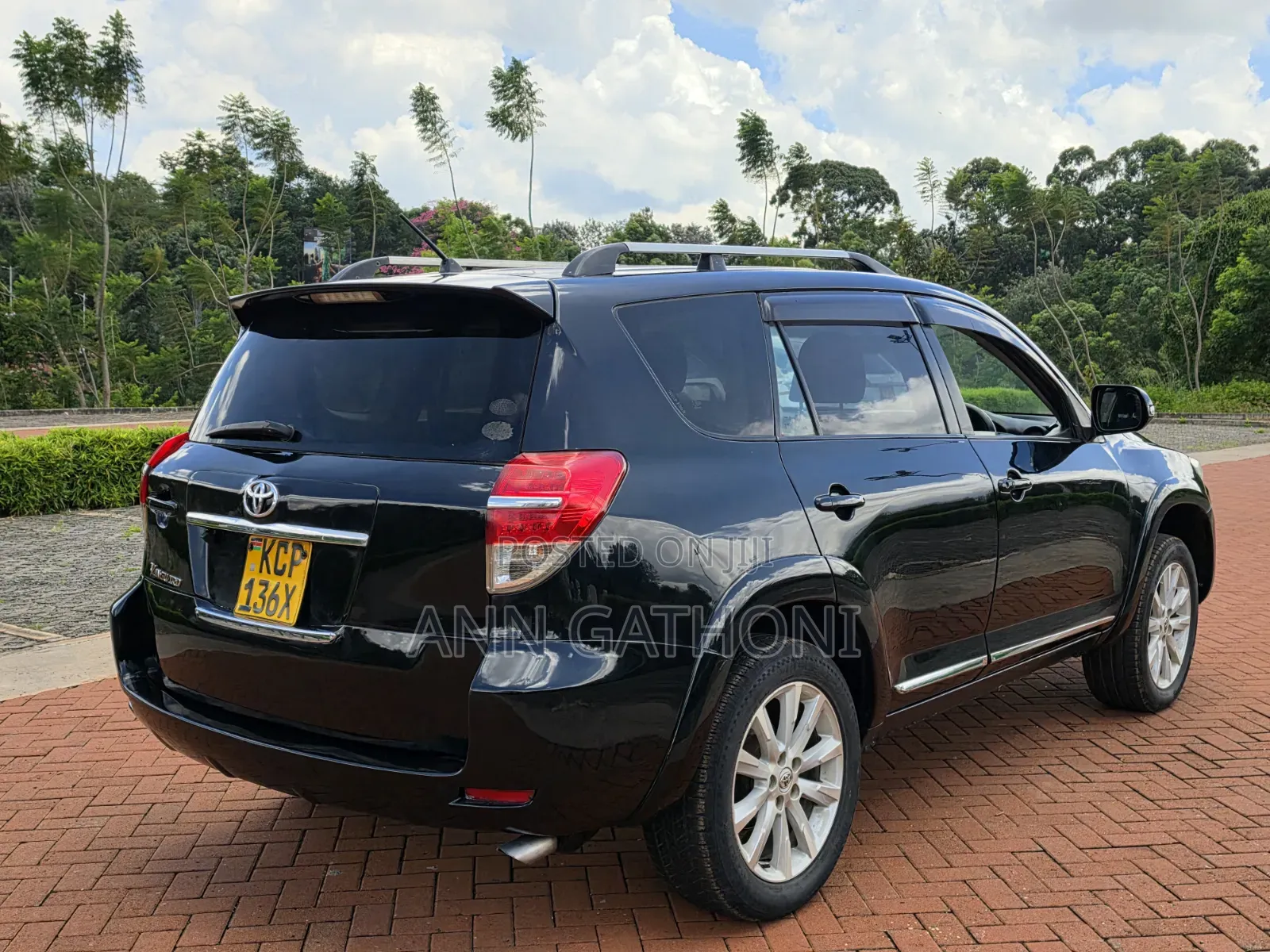 Toyota Vanguard 2010 Black