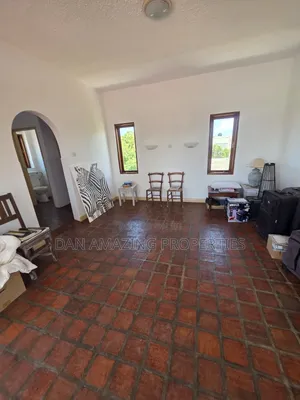 5bdrm Villa in Diani On 1/2 Acre for sale
