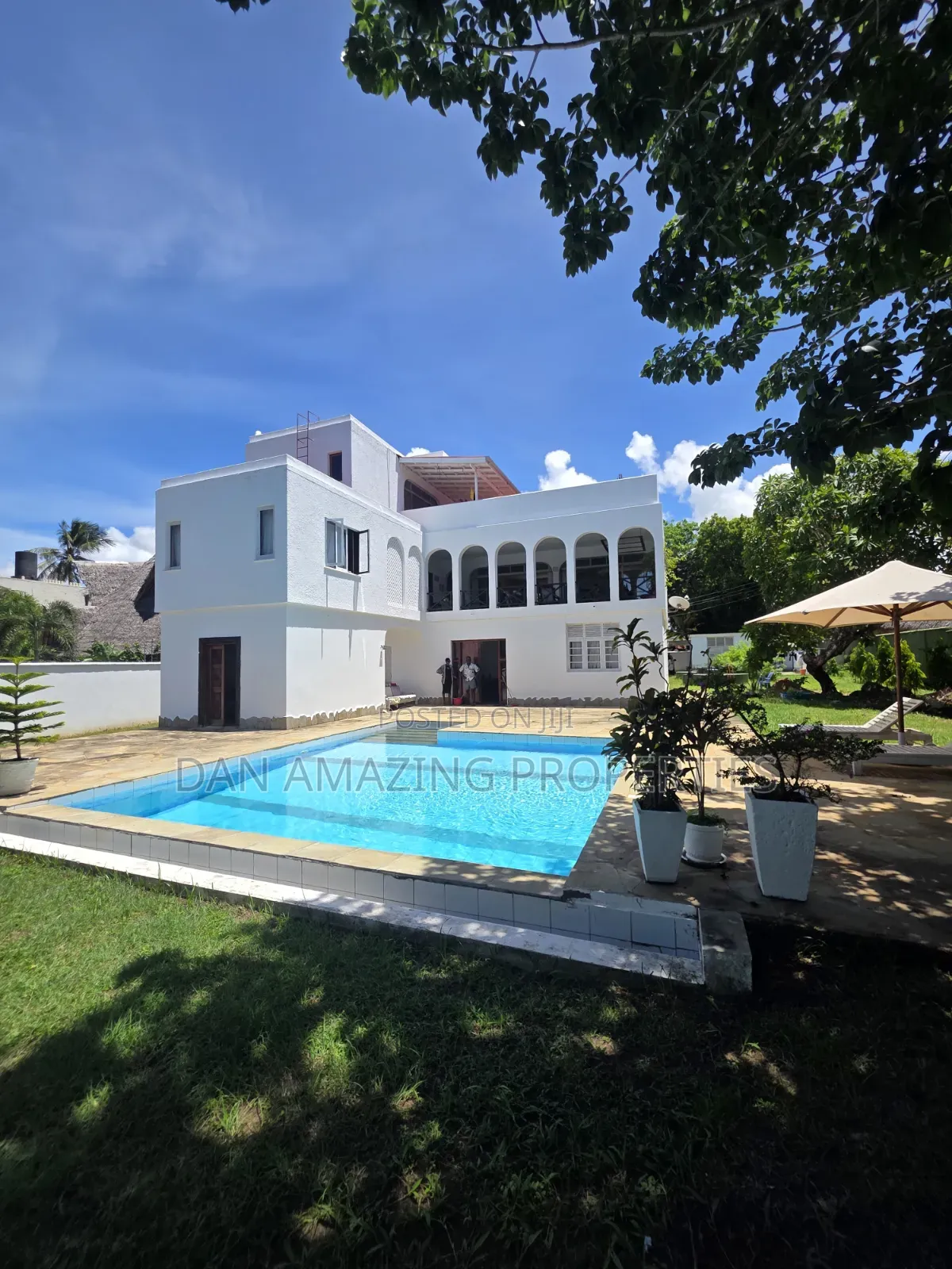5bdrm Villa in Diani On 1/2 Acre for sale