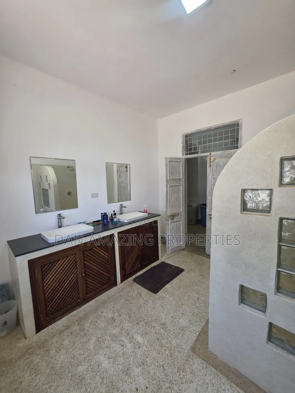 5bdrm Villa in Diani On 1/2 Acre for sale