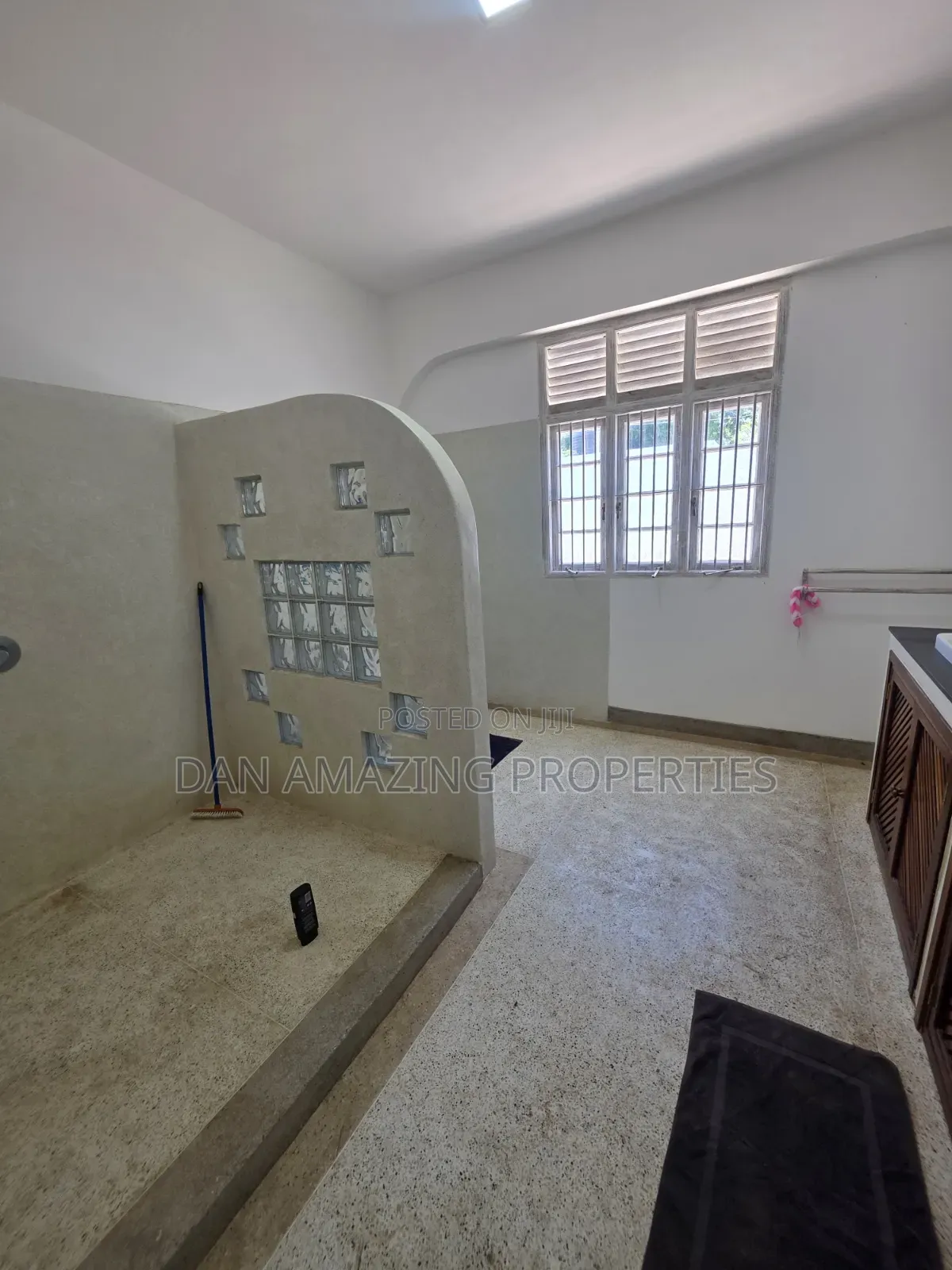 5bdrm Villa in Diani On 1/2 Acre for sale