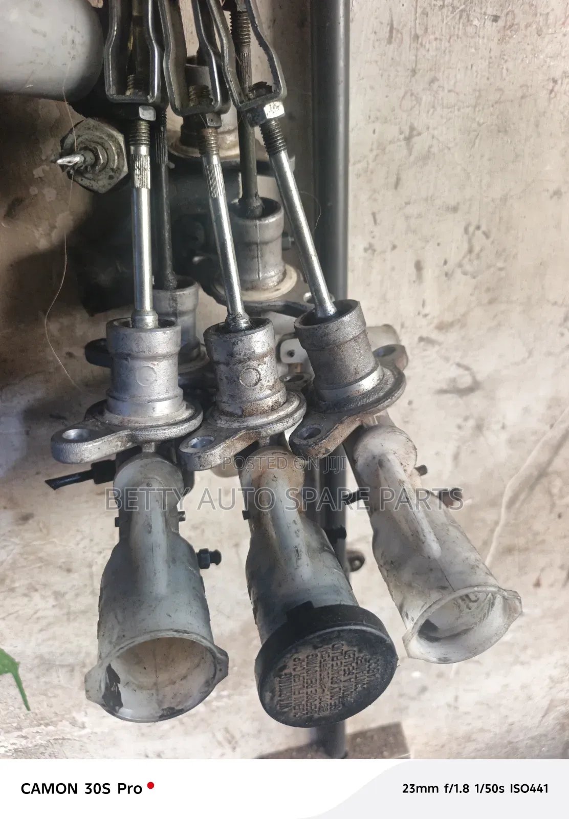 Nissan Hardbody Upper Crutch Cylinder