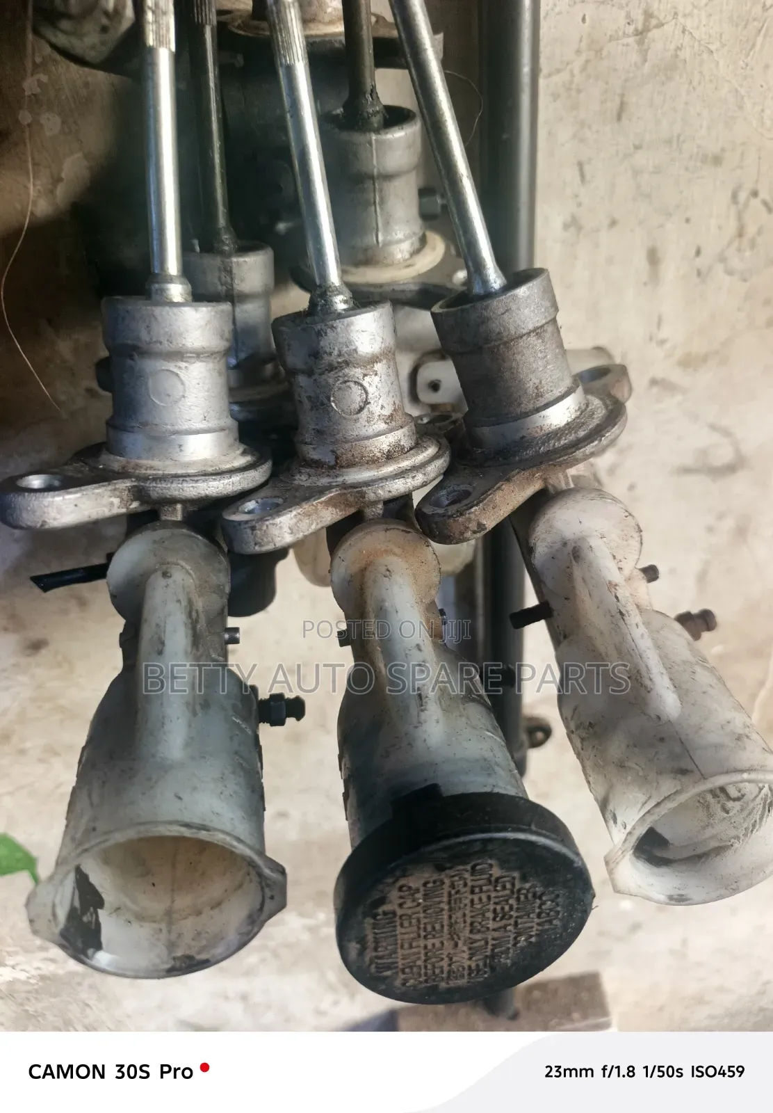 Nissan Hardbody Upper Crutch Cylinder