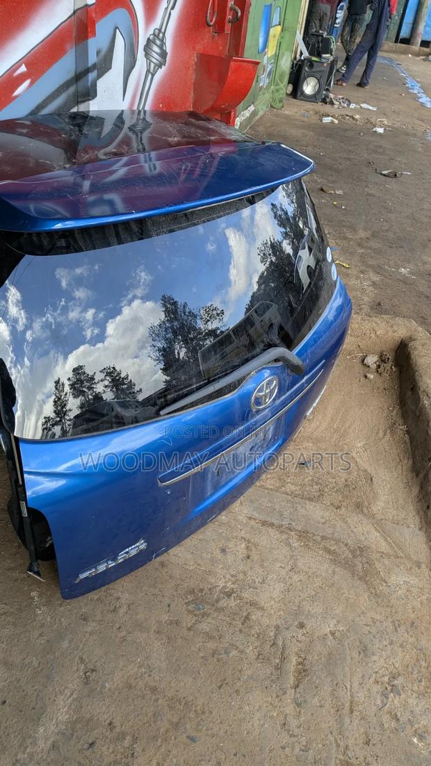 Toyota Fielder Boot