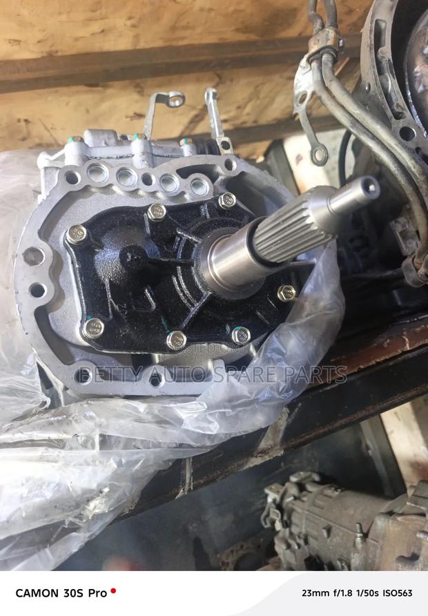 Toyota Hiace Gearbox Shark - thumbnail 2