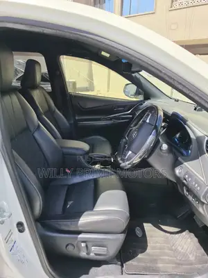 Toyota Harrier 2.0 4WD 2019 White