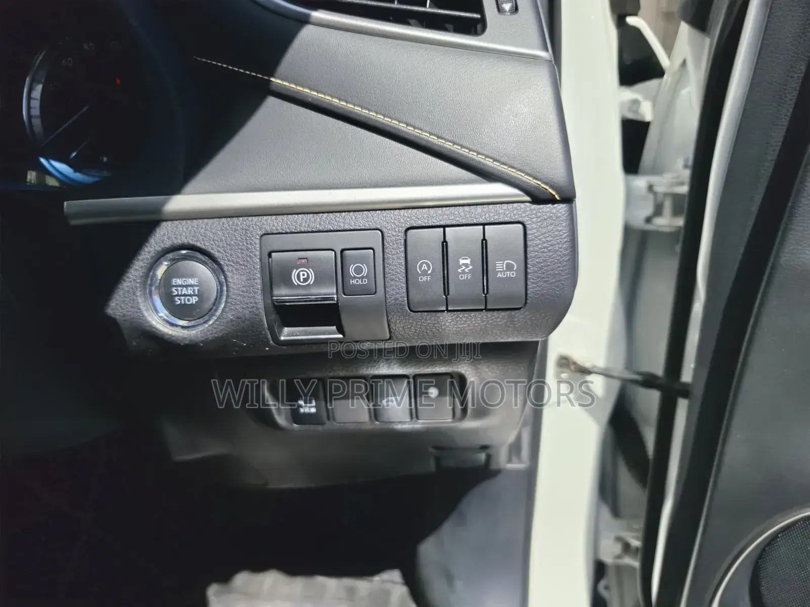 Toyota Harrier 2.0 4WD 2019 White