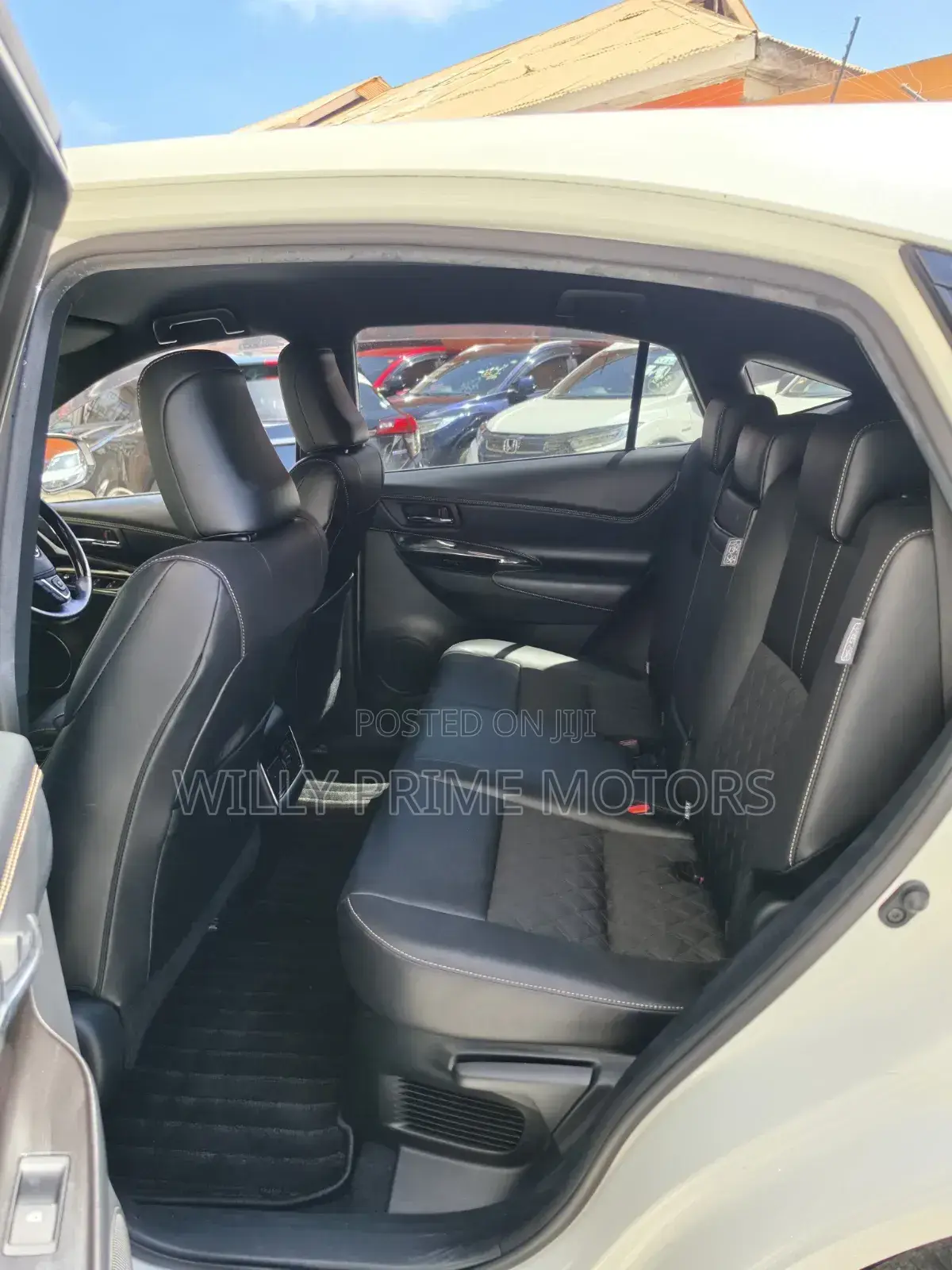 Toyota Harrier 2.0 4WD 2019 White