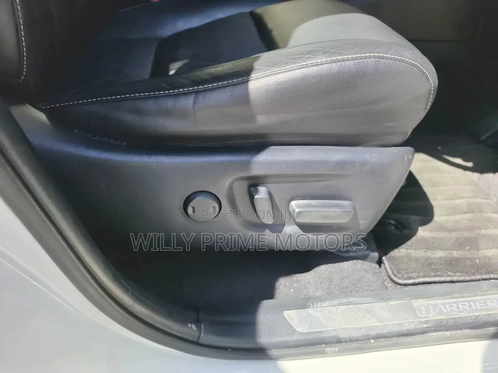 Toyota Harrier 2.0 4WD 2019 White