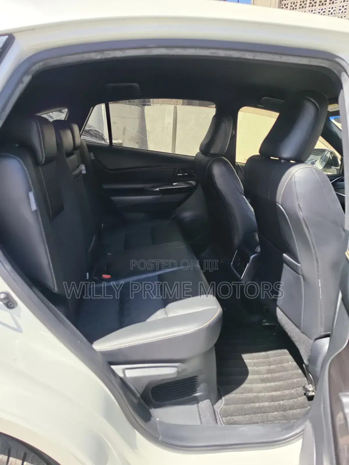 Toyota Harrier 2.0 4WD 2019 White