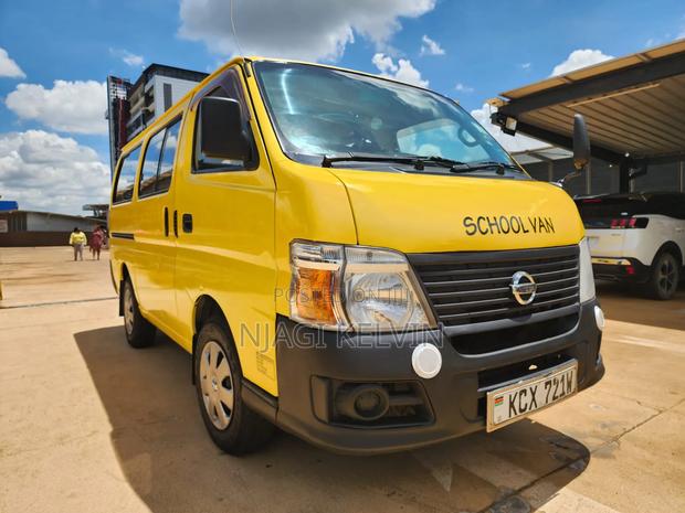 Nissan Caravan (Urvan) 2012 Yellow - thumbnail 2