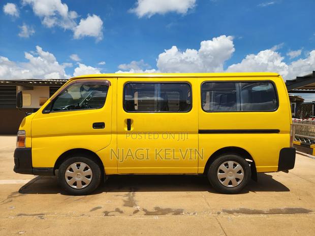Nissan Caravan (Urvan) 2012 Yellow - thumbnail 3