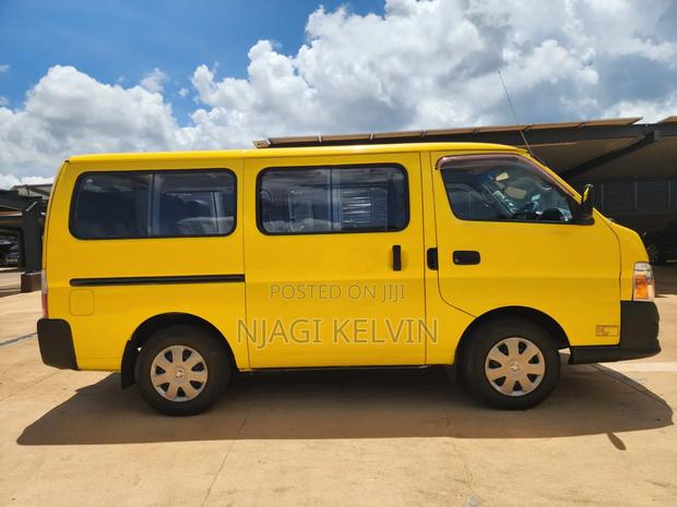 Nissan Caravan (Urvan) 2012 Yellow - thumbnail 4