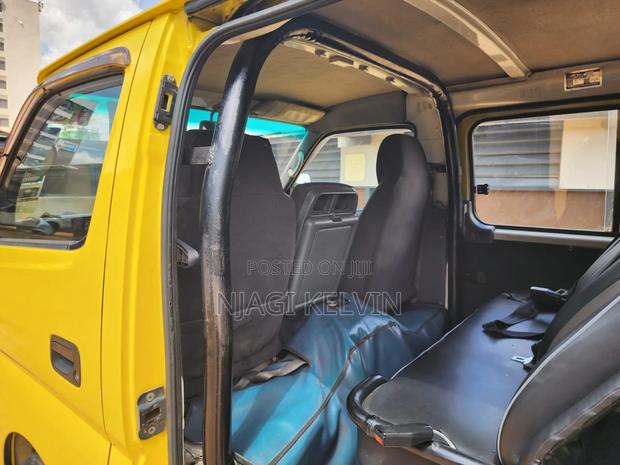 Nissan Caravan (Urvan) 2012 Yellow - thumbnail 12