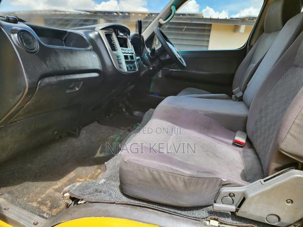 Nissan Caravan (Urvan) 2012 Yellow - thumbnail 13