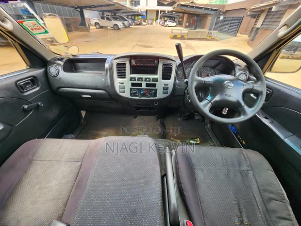 Nissan Caravan (Urvan) 2012 Yellow - thumbnail 14