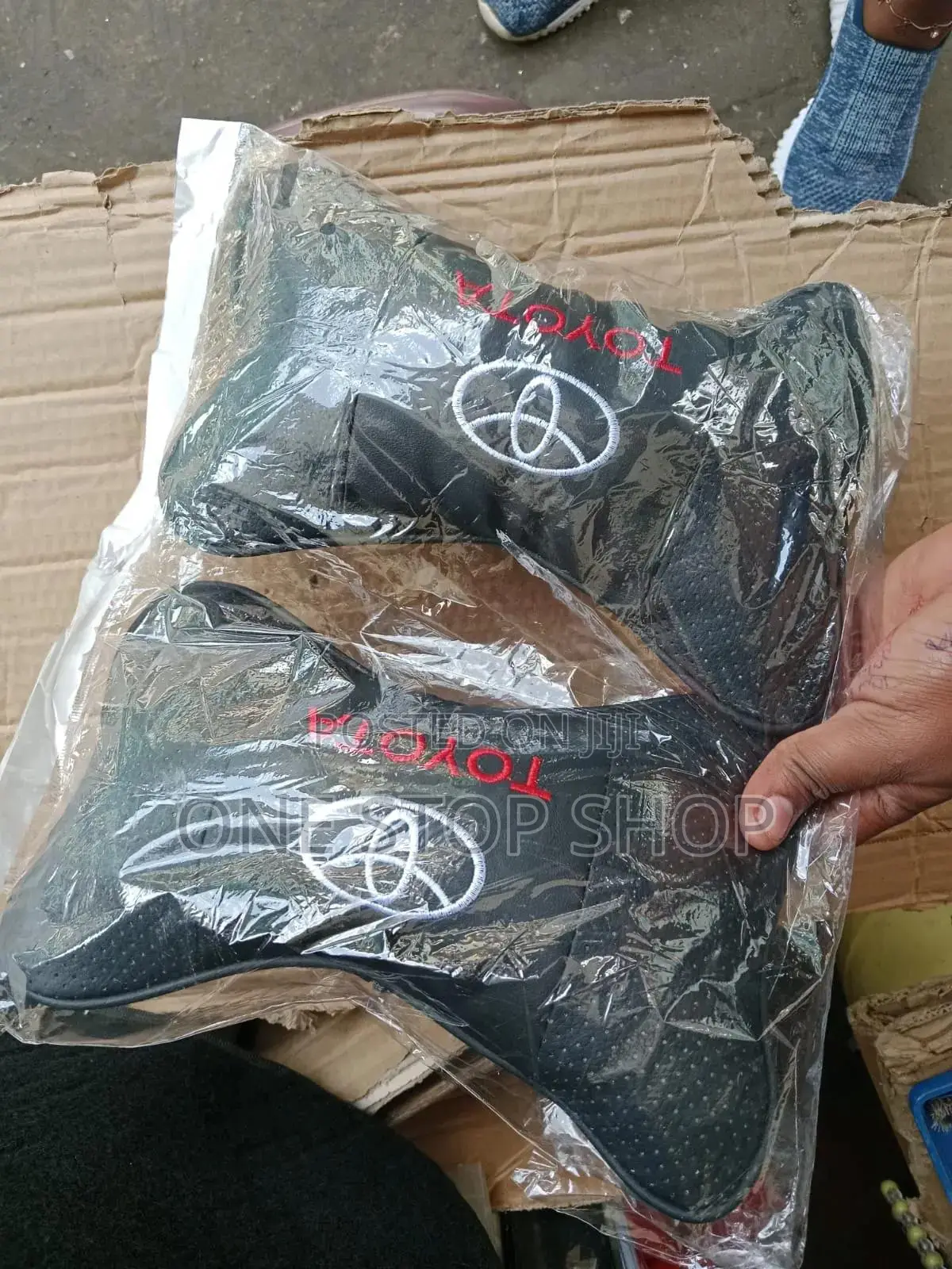 2pcs Travel Car Seat Pillows With White Logo