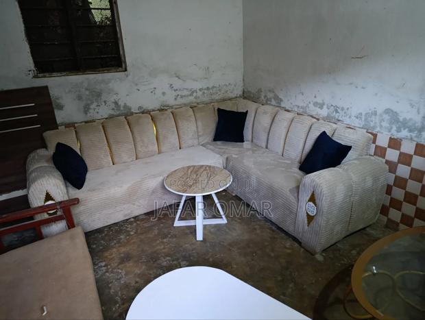 Selling Furniture - thumbnail 4