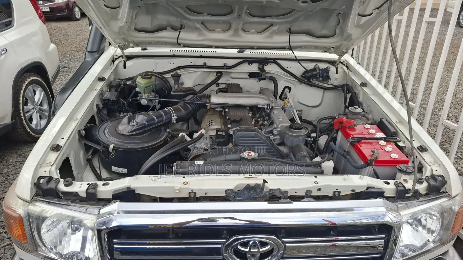 Toyota Land Cruiser 2016 White
