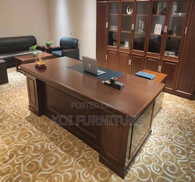 Office Desk; 1.6 Meters Executive Mahogany Aesthic Desk