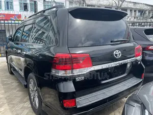 Toyota Land Cruiser 4.6 V8 ZX 2018 Black