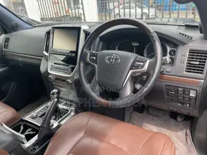 Toyota Land Cruiser 4.6 V8 ZX 2018 Black